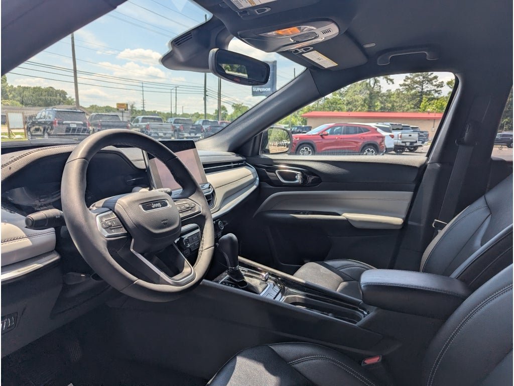 Used 2025 Jeep Compass Limited AWD/4WD image 11