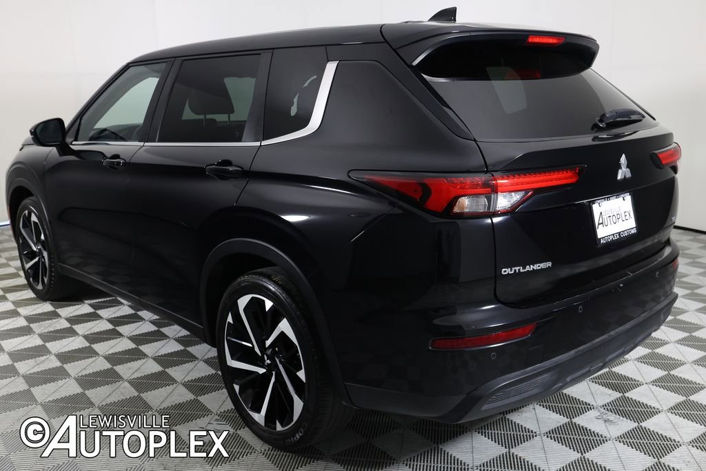 Used 2022 Mitsubishi Outlander SE image 7