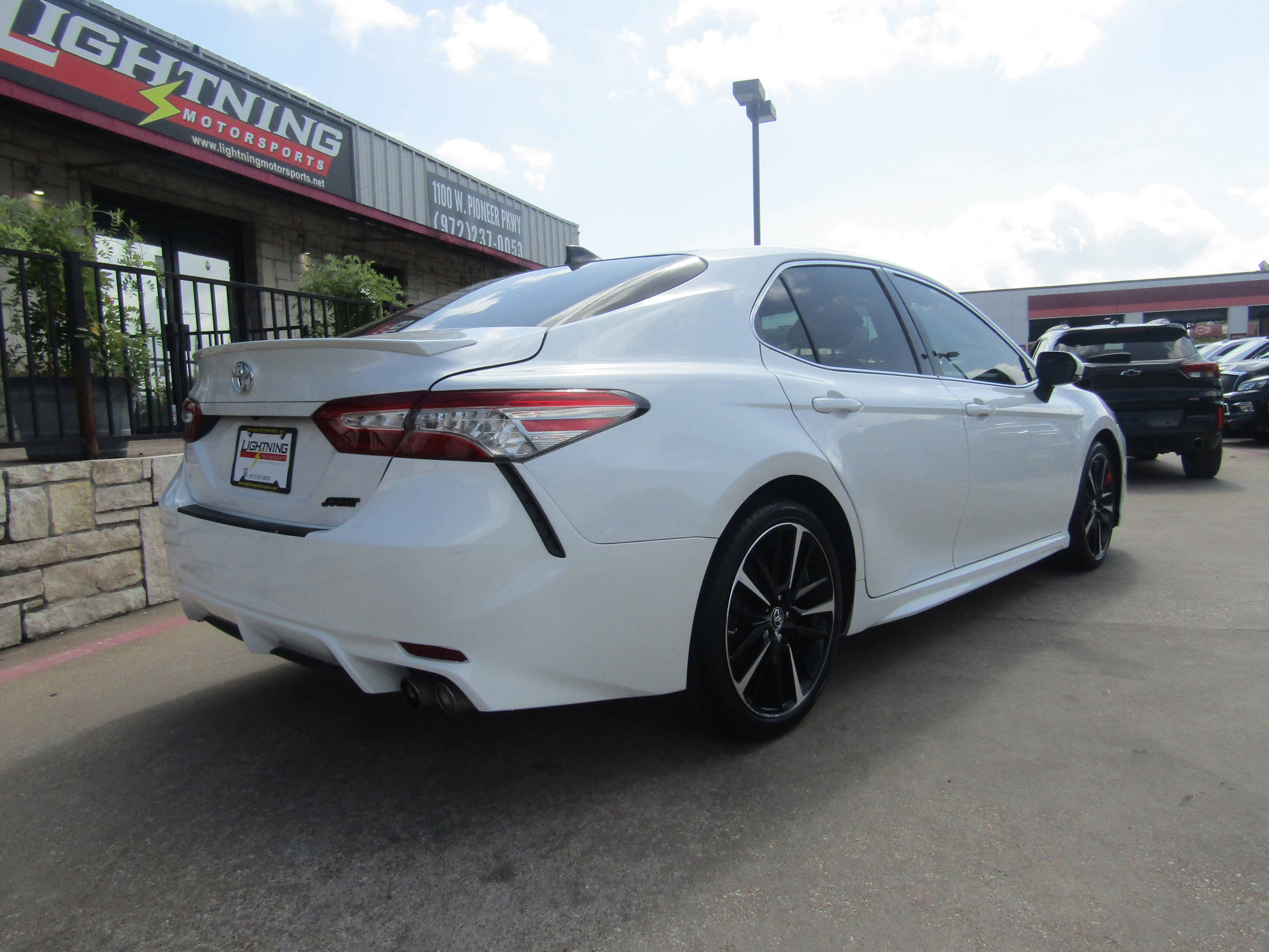 Used 2019 Toyota Camry XSE image 4