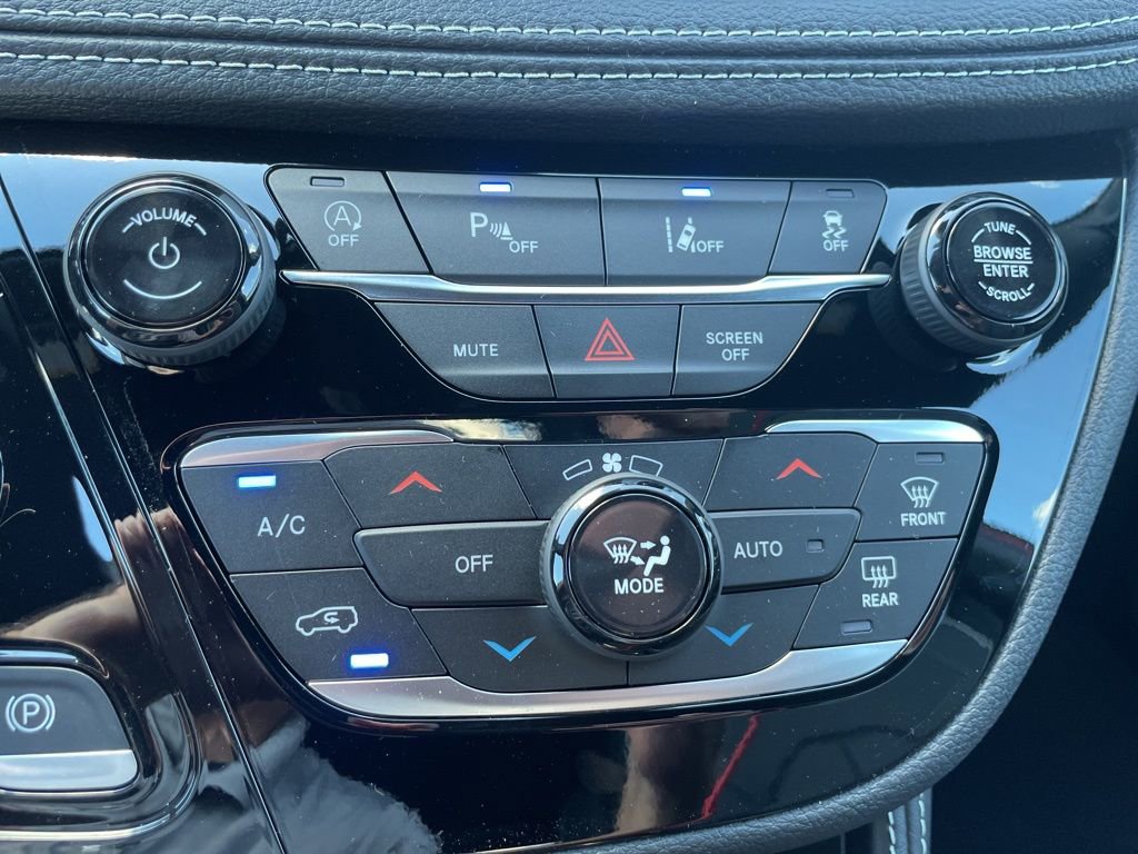 New 2026 Chrysler Pacifica Limited image 38