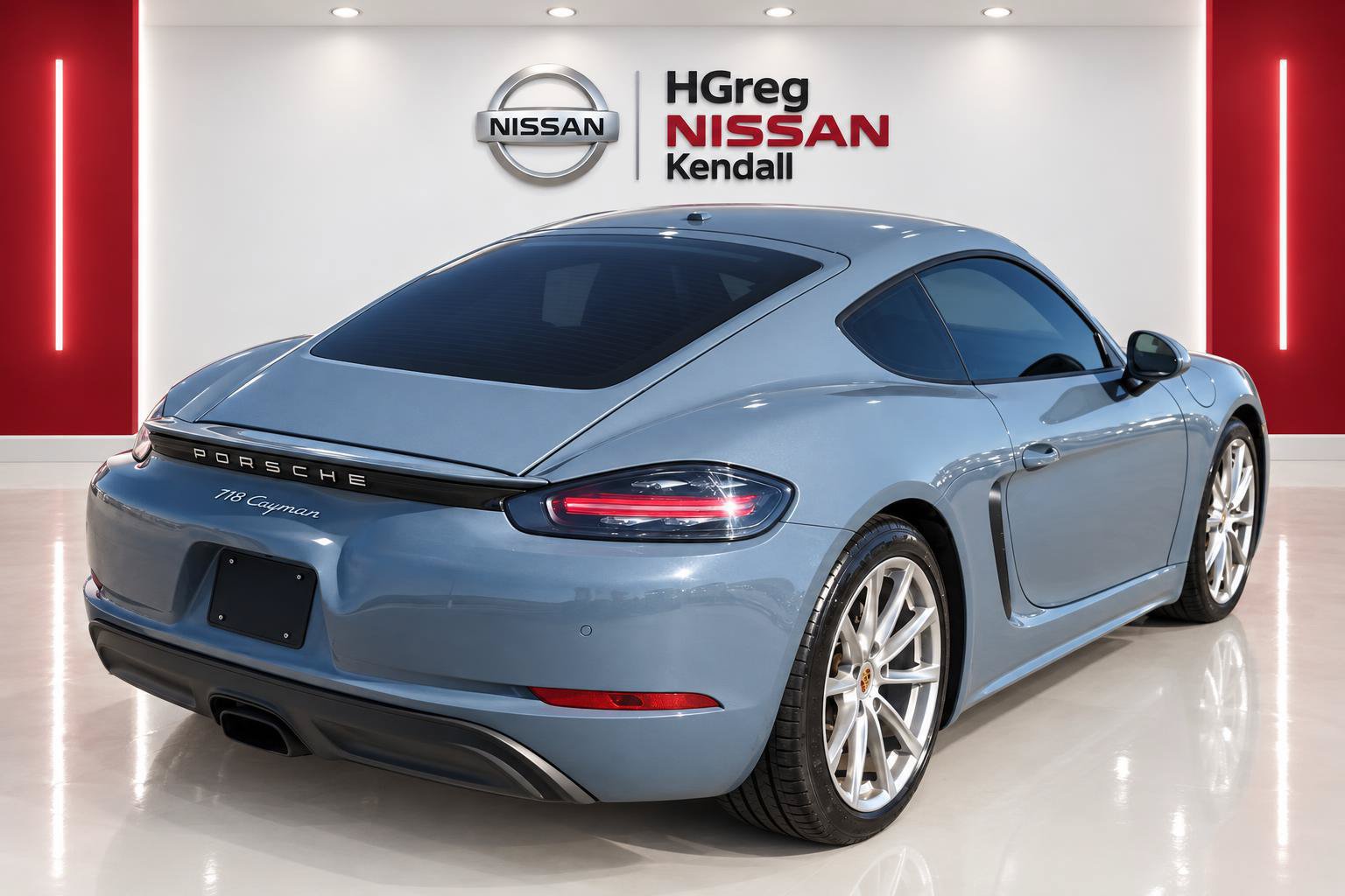 Used 2018 Porsche 718 Cayman RWD image 4