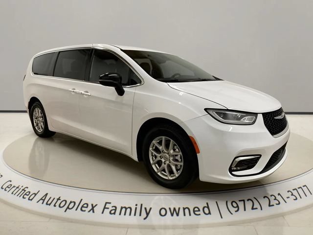 Used 2025 Chrysler Pacifica Select FWD image 7