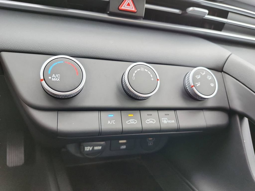 Certified 2024 Hyundai Elantra SE FWD image 26