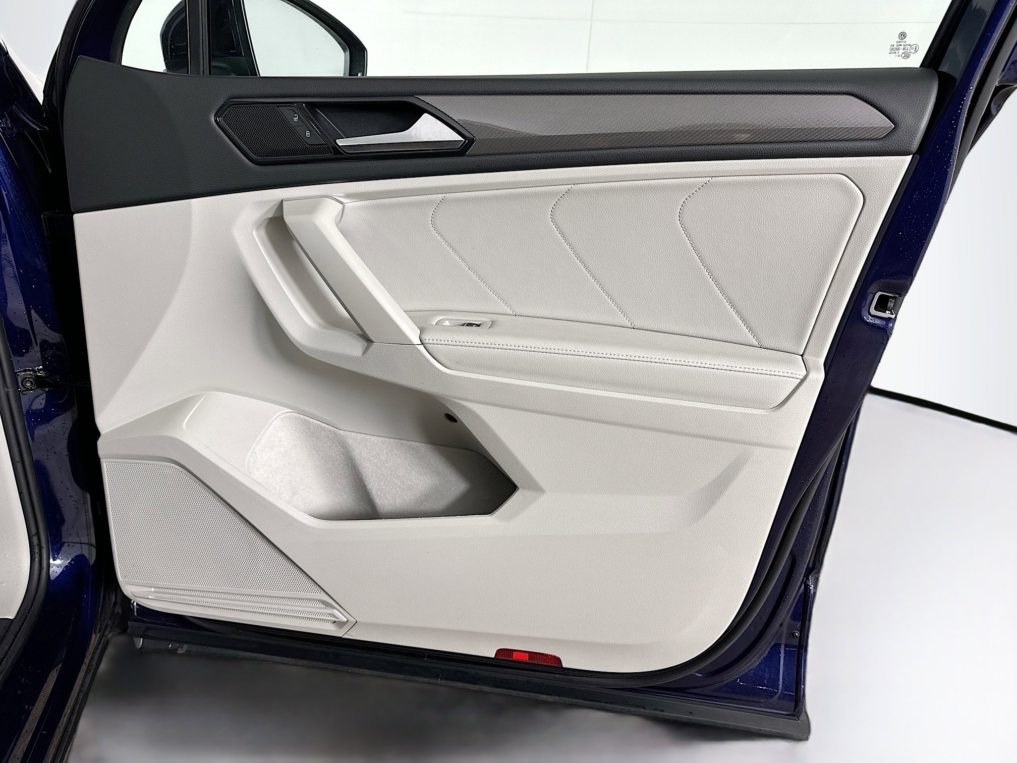 Used 2023 Volkswagen Tiguan SE image 31