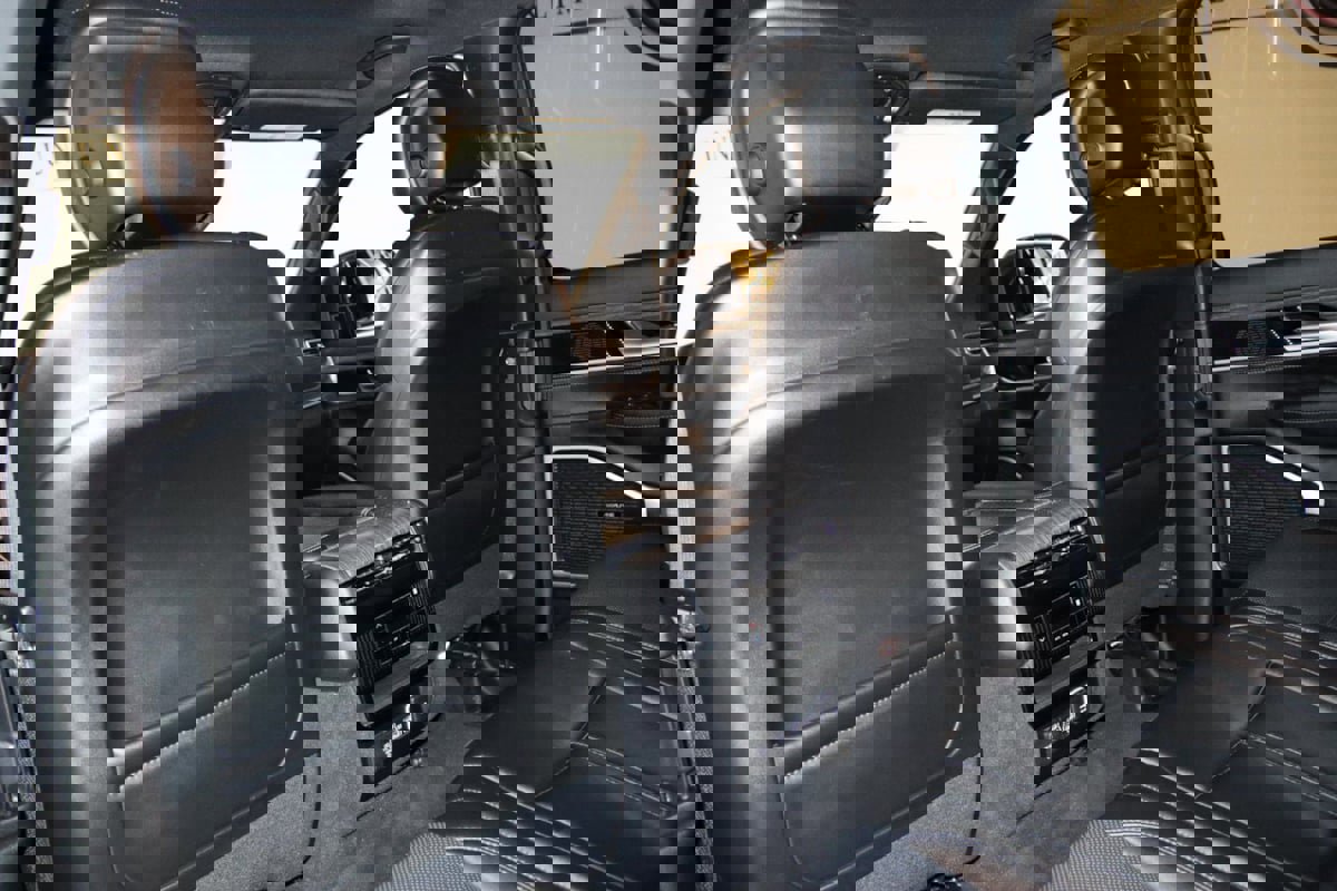 Used 2024 Jeep Wagoneer L Series II w/ Flexible Seating Group image 56