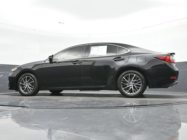 Used 2017 Lexus ES 350 w/ Luxury Package FWD image 35