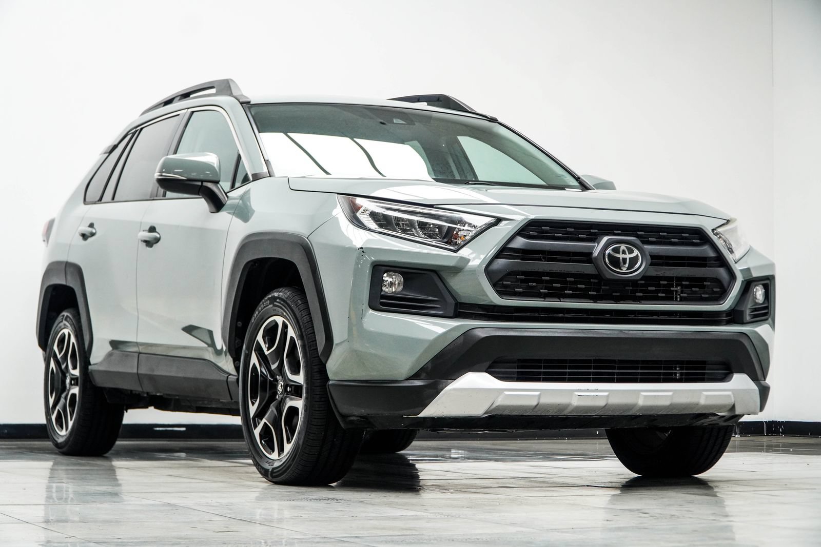 Used 2020 Toyota RAV4 Adventure w/ Convenience Package AWD/4WD image 4