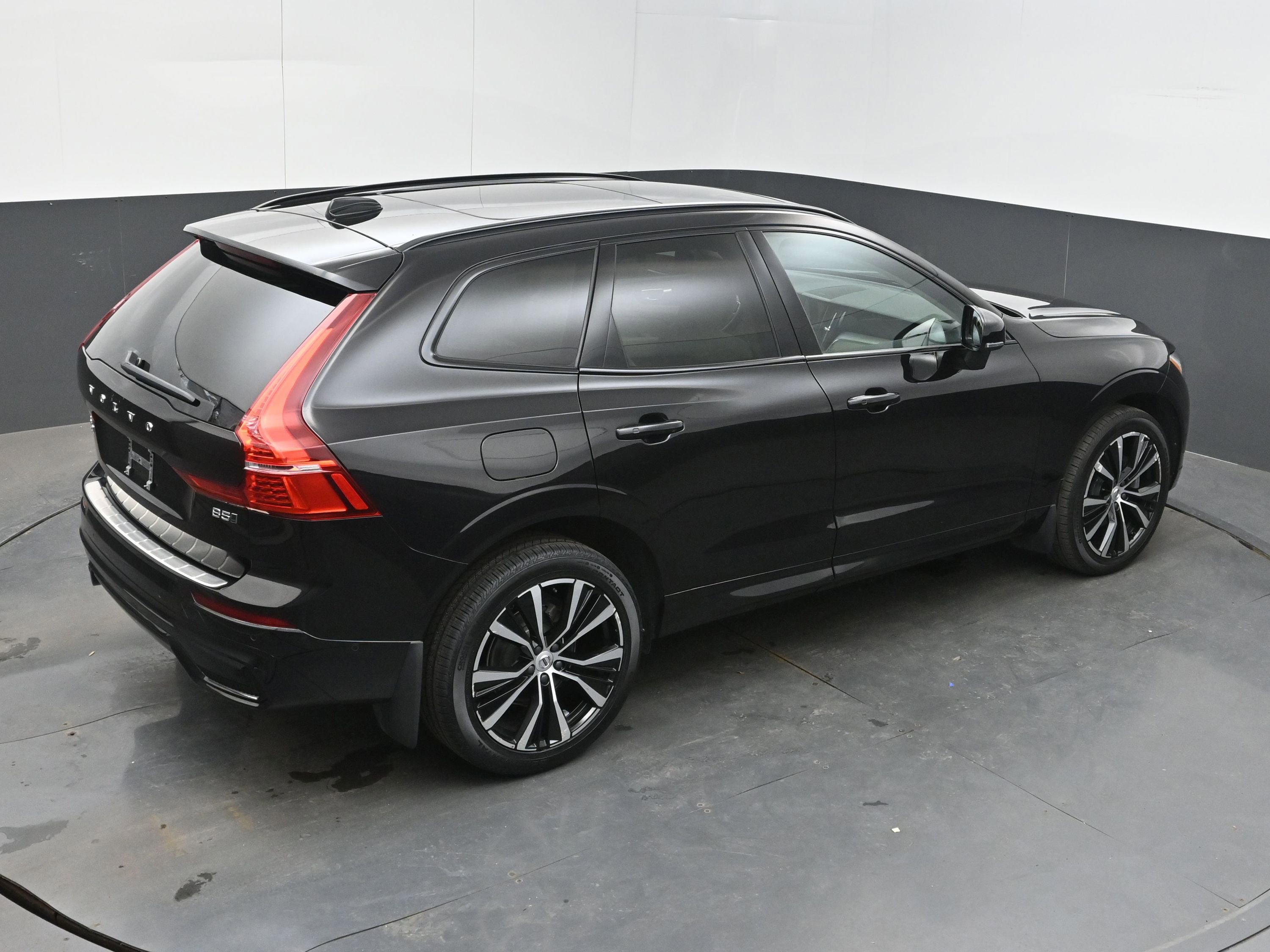 Used 2023 Volvo XC60 B5 Plus w/ Climate Package image 35