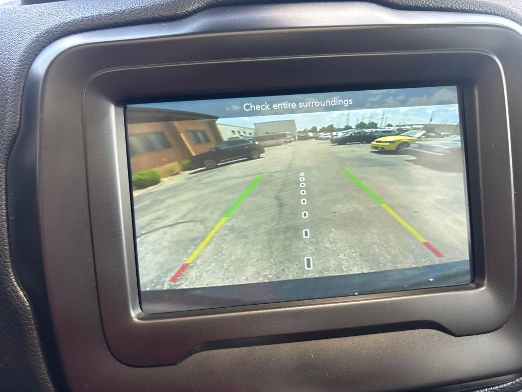 Used 2021 Jeep Renegade Latitude w/ Sun & Sound Group image 28