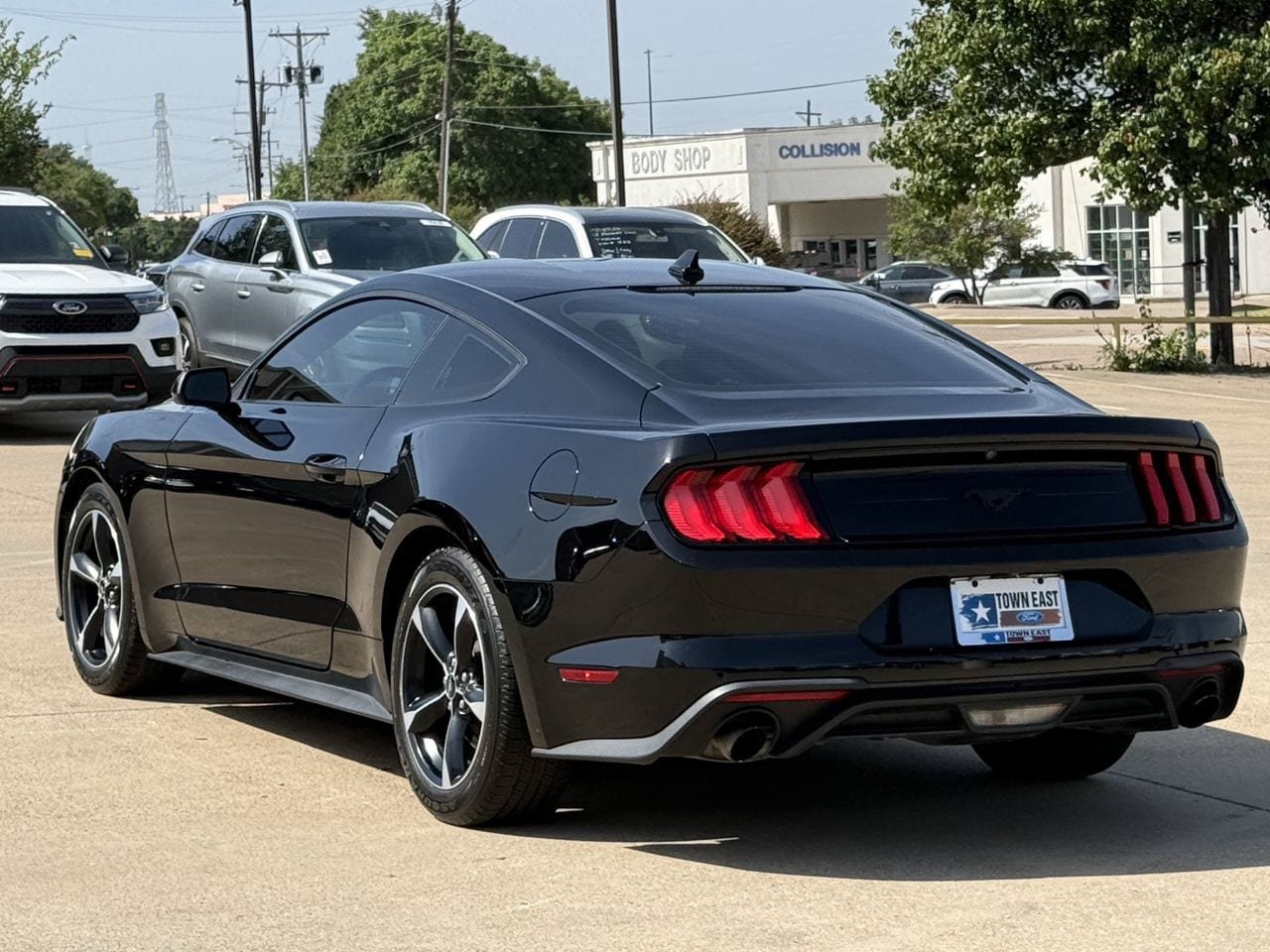 Used 2022 Ford Mustang Coupe w/ Equipment Group 101A RWD image 5
