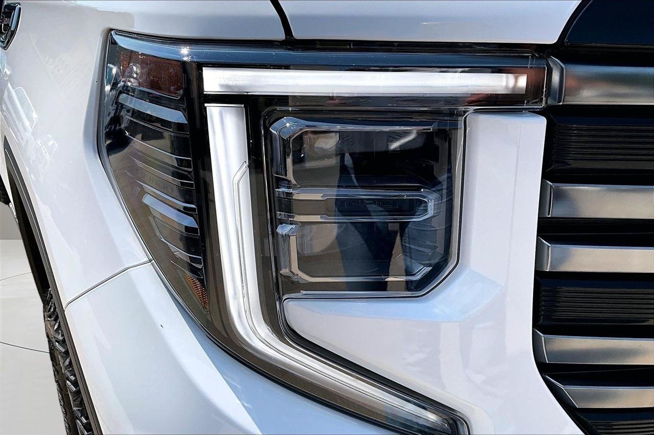 Used 2025 GMC Sierra 1500 AT4 AWD/4WD image 32