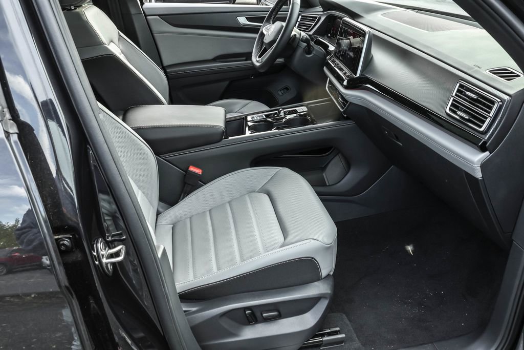 New 2025 Volkswagen Atlas Cross Sport SEL image 40