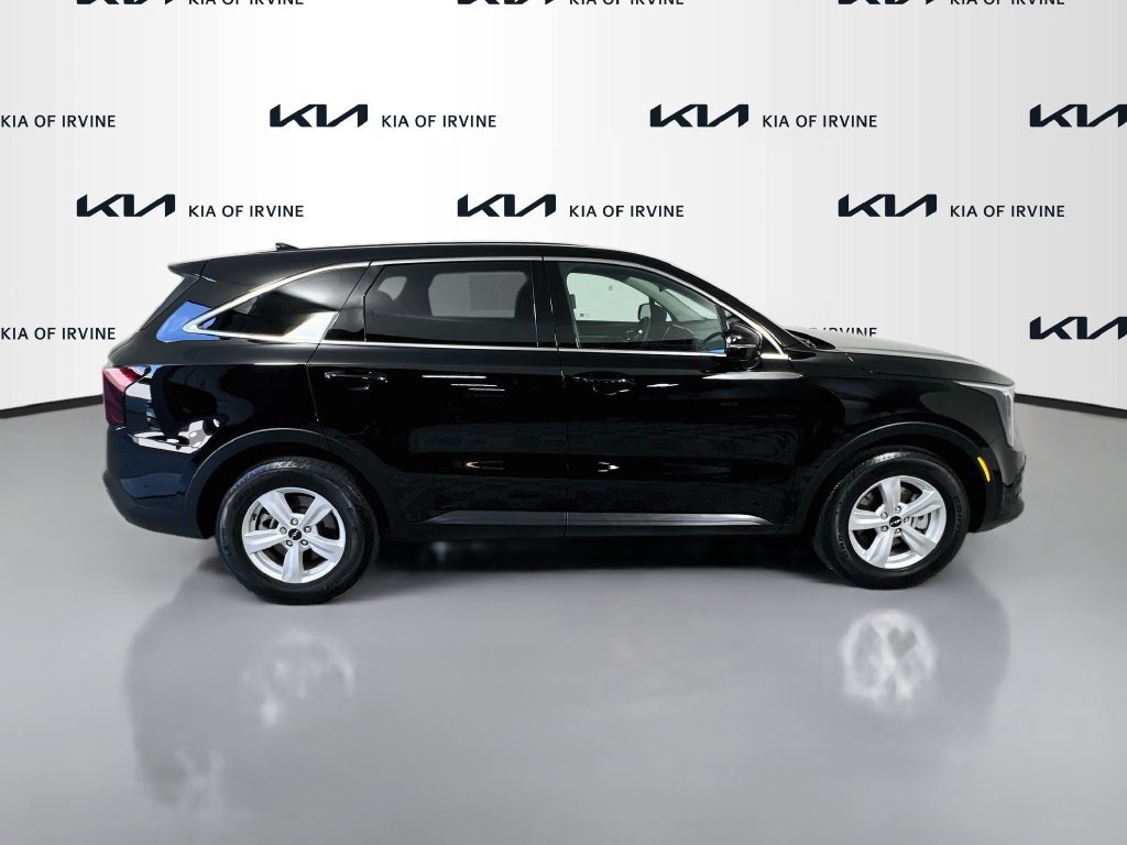 Certified 2025 Kia Sorento LX FWD image 9