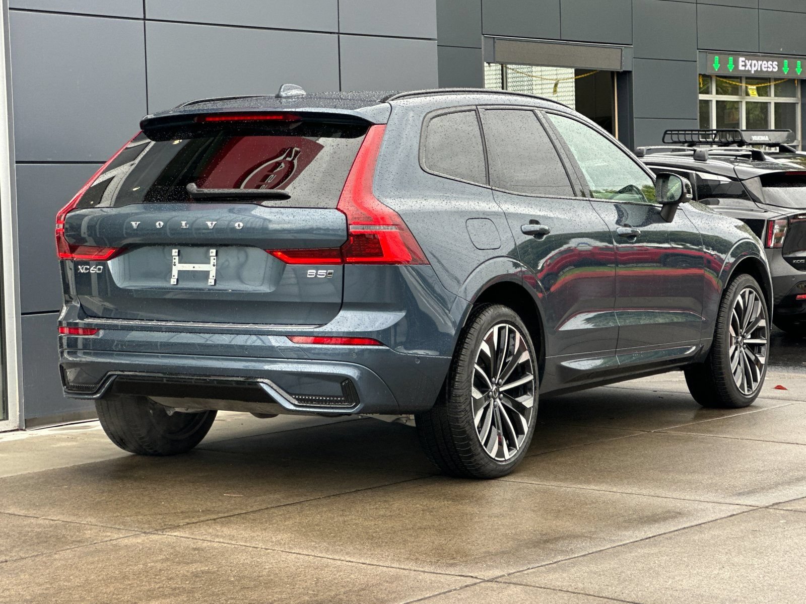 Used 2026 Volvo XC60 B5 Ultra w/ Protection Package Premier AWD/4WD image 3