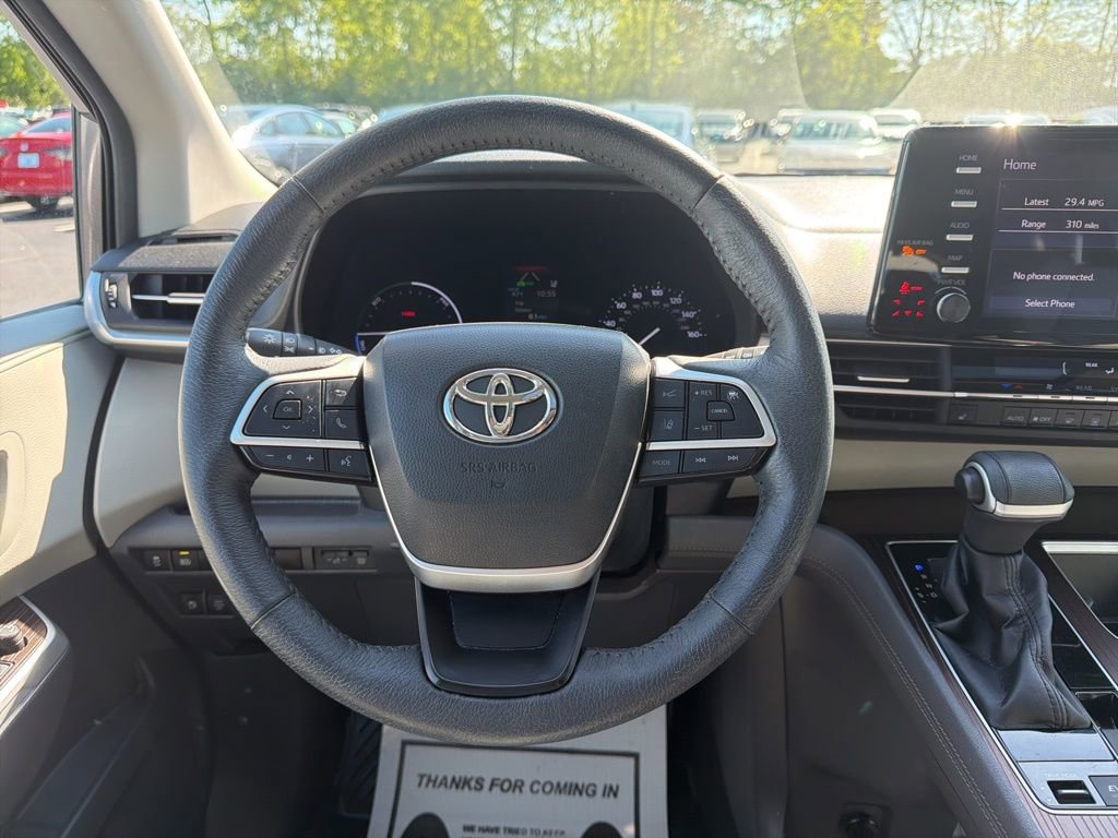 Used 2023 Toyota Sienna XLE FWD image 13