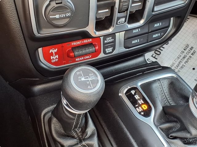 Used 2025 Jeep Wrangler Unlimited Rubicon 4xe w/ Convenience Group AWD/4WD image 15