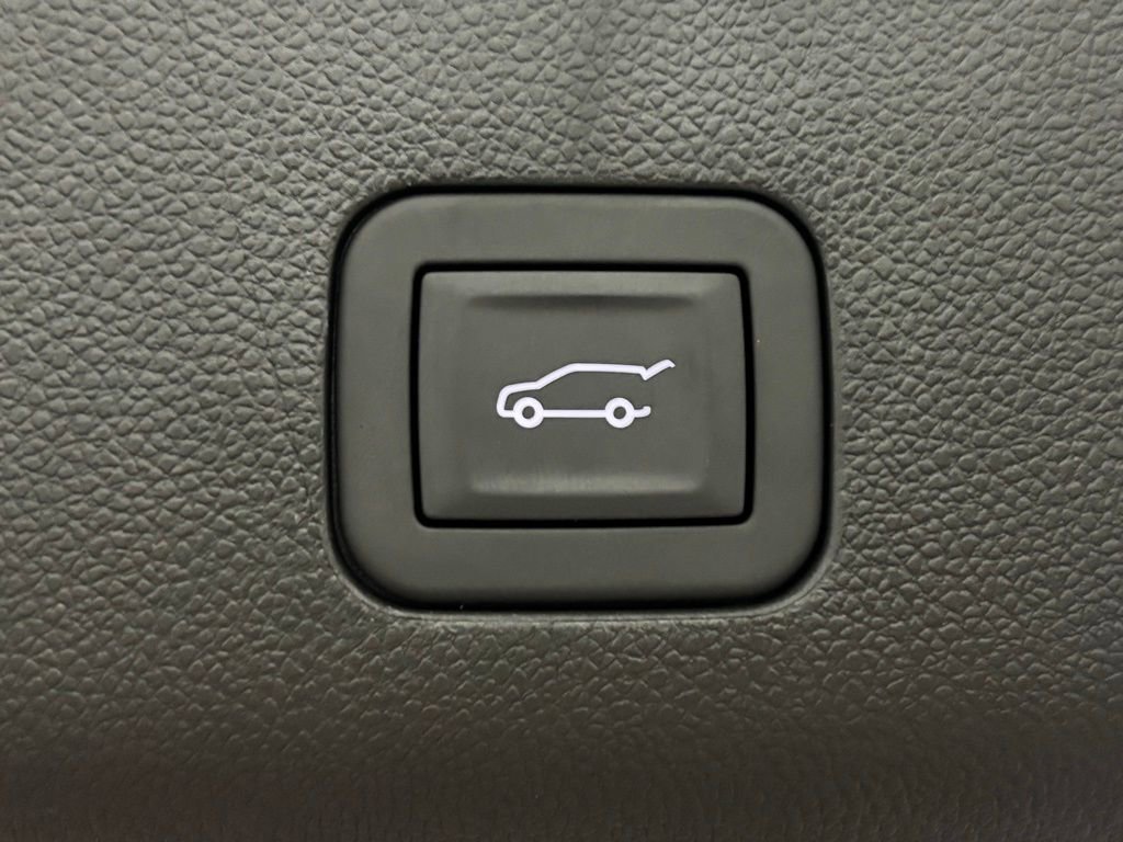 New 2026 GMC Yukon Denali w/ Sun & Power Step Package image 12