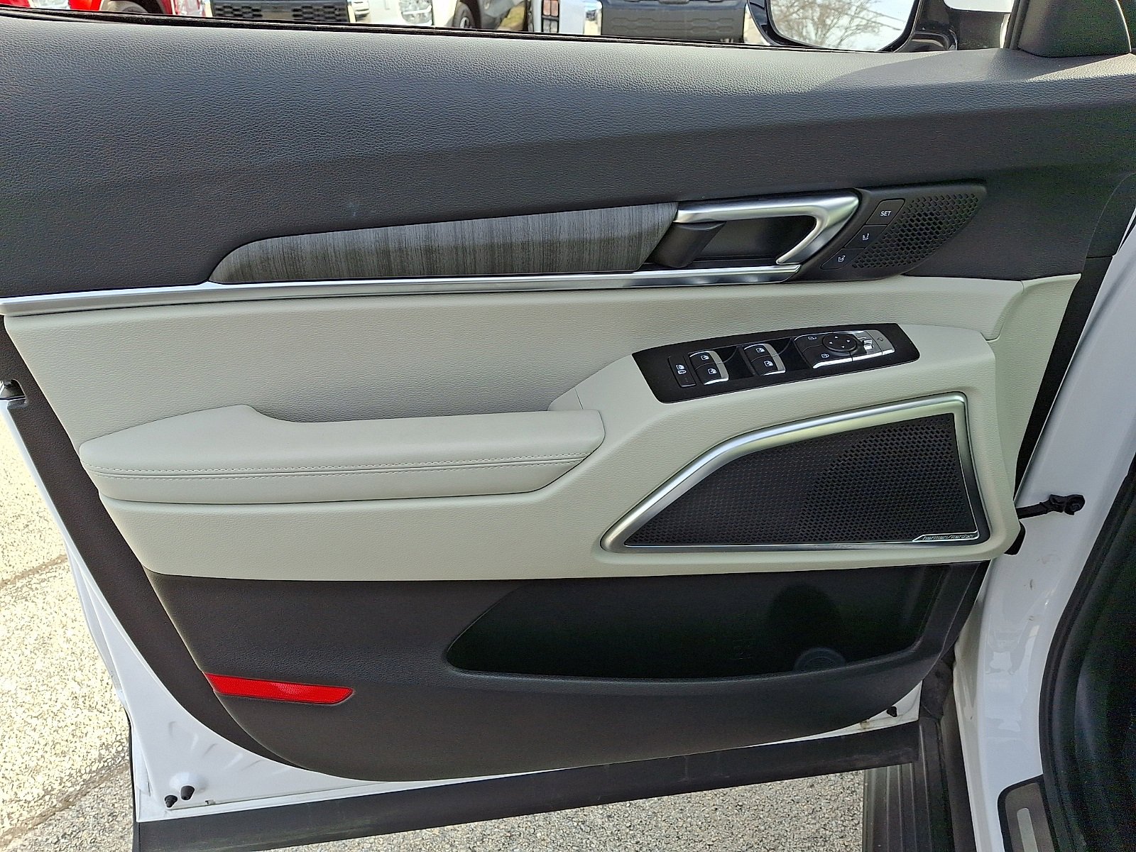 Used 2024 Kia Telluride SX w/ Towing Package image 13