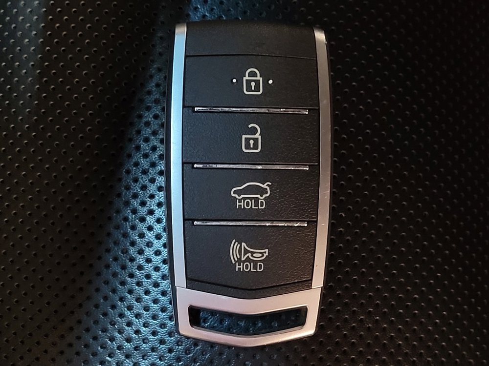 Used 2017 Genesis G90 5.0 Ultimate RWD image 32