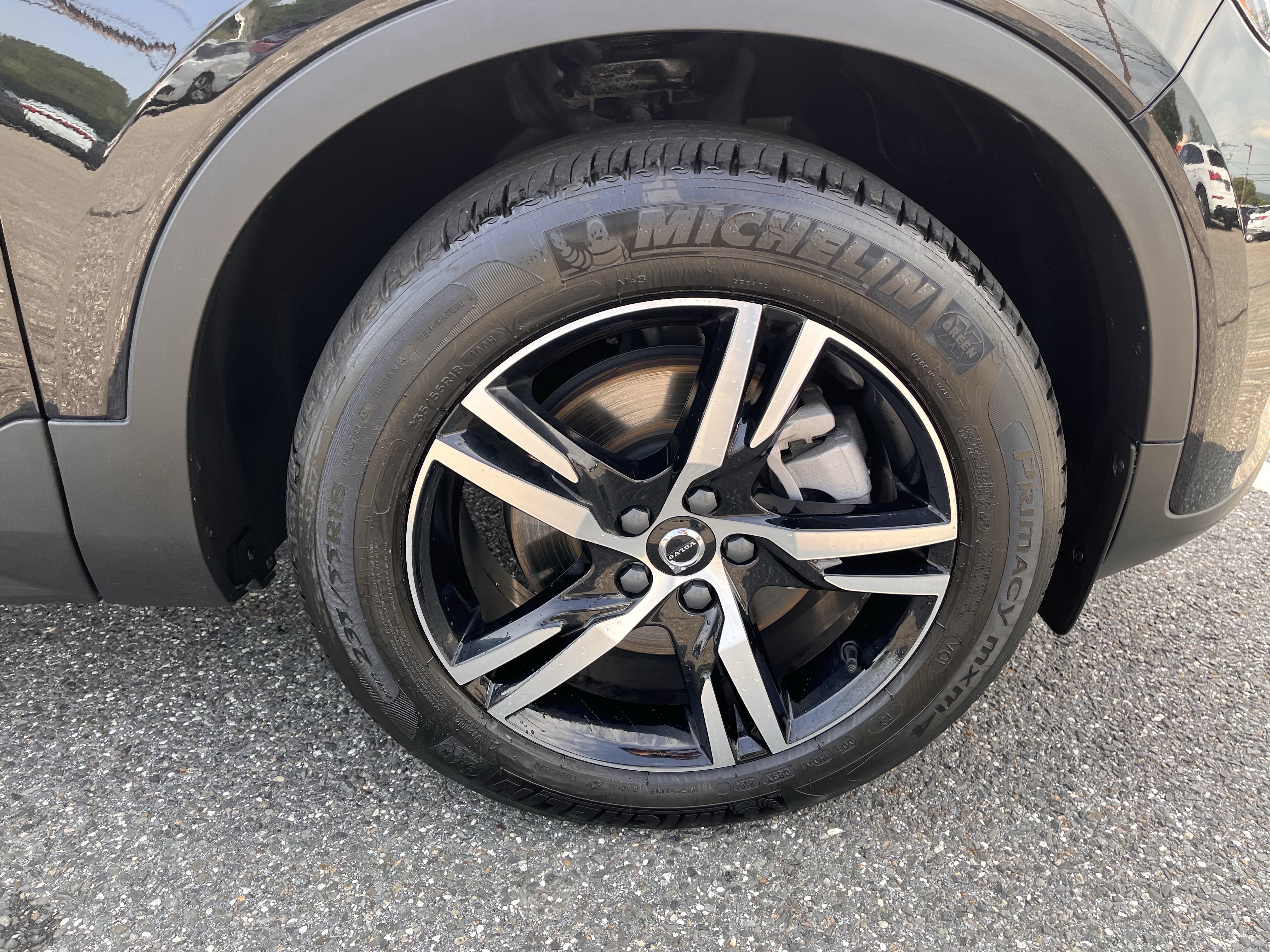 Certified 2025 Volvo XC40 B5 Core AWD/4WD image 5