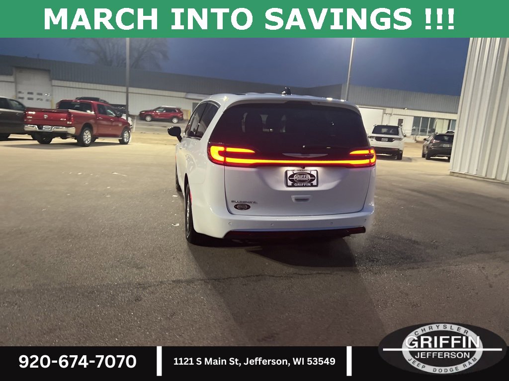 New 2026 Chrysler Pacifica Select image 12