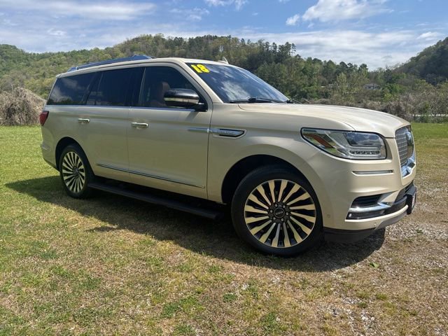 Used 2018 Lincoln Navigator Reserve w/ Technology Package AWD/4WD image 2