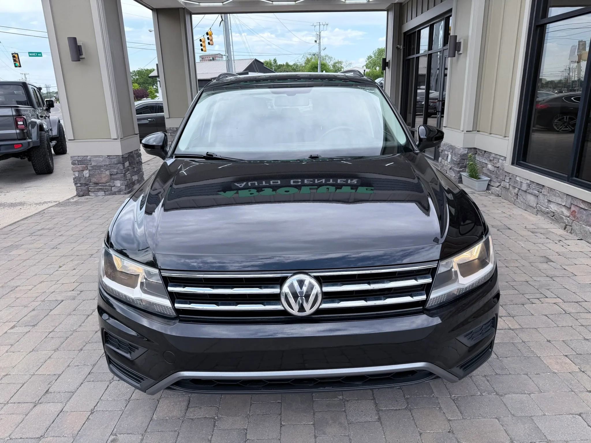 Used 2020 Volkswagen Tiguan SE w/ Panoramic Sunroof Package FWD image 9
