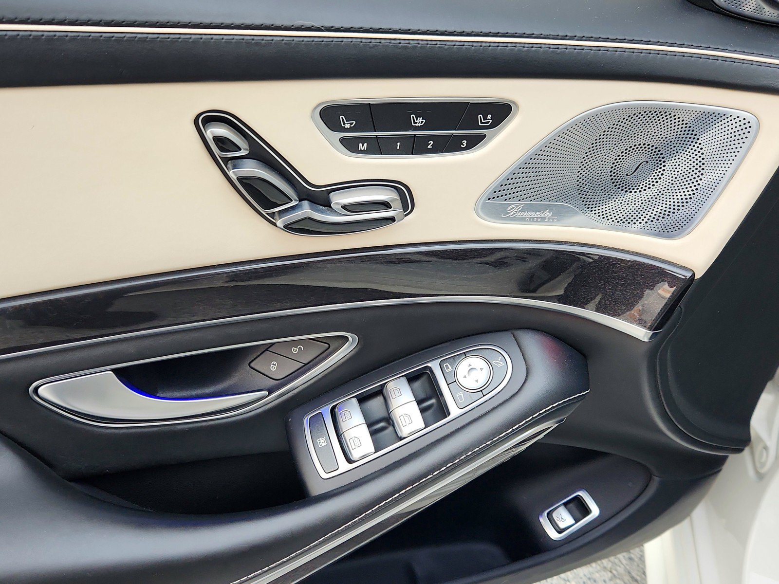 Used 2018 Mercedes-Benz S 560 Sedan image 25