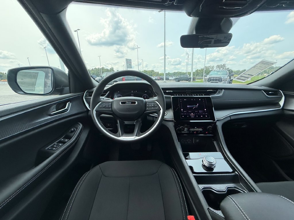 New 2026 Jeep Grand Cherokee Laredo AWD/4WD image 7
