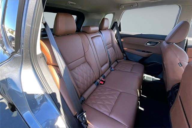 New 2026 Nissan Rogue Platinum image 10