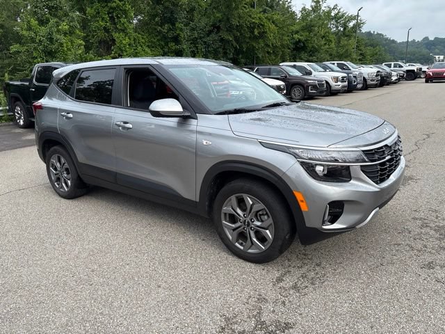 Used 2024 Kia Seltos LX AWD/4WD image 7