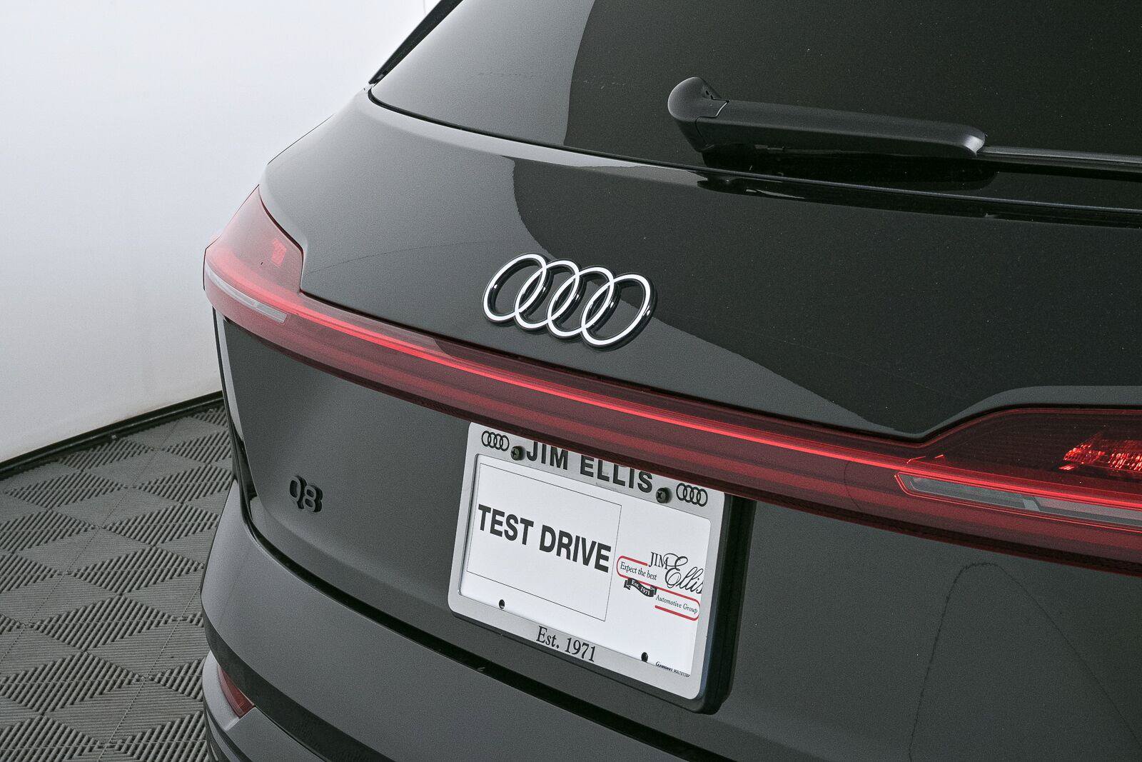 Used 2024 Audi Q8 e-tron Prestige w/ Prestige Package AWD/4WD image 38