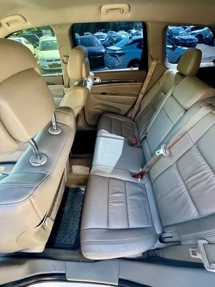 Used 2012 Jeep Grand Cherokee Laredo AWD/4WD image 10