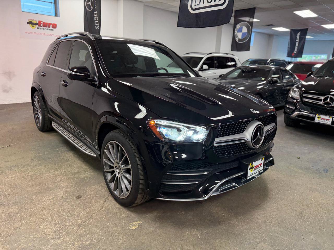 Used 2022 Mercedes-Benz GLE 350 4MATIC w/ AMG Line Exterior image 5
