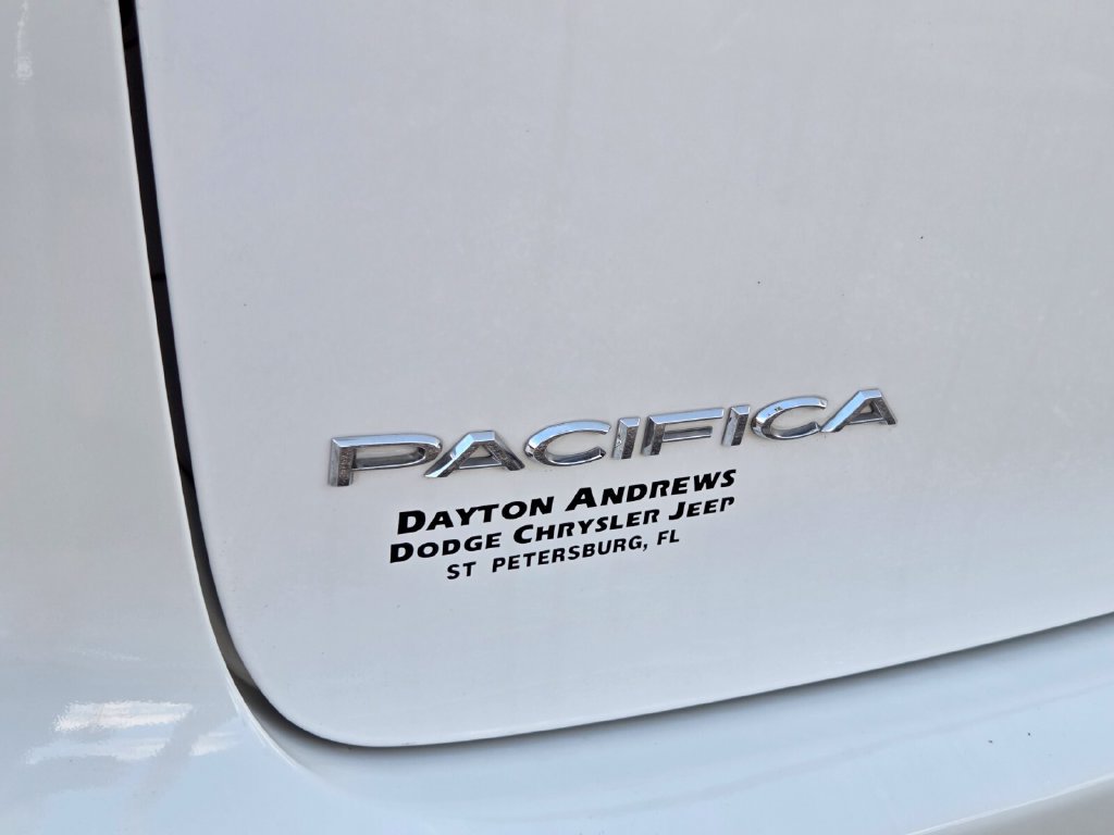 Used 2022 Chrysler Pacifica Touring-L FWD image 11