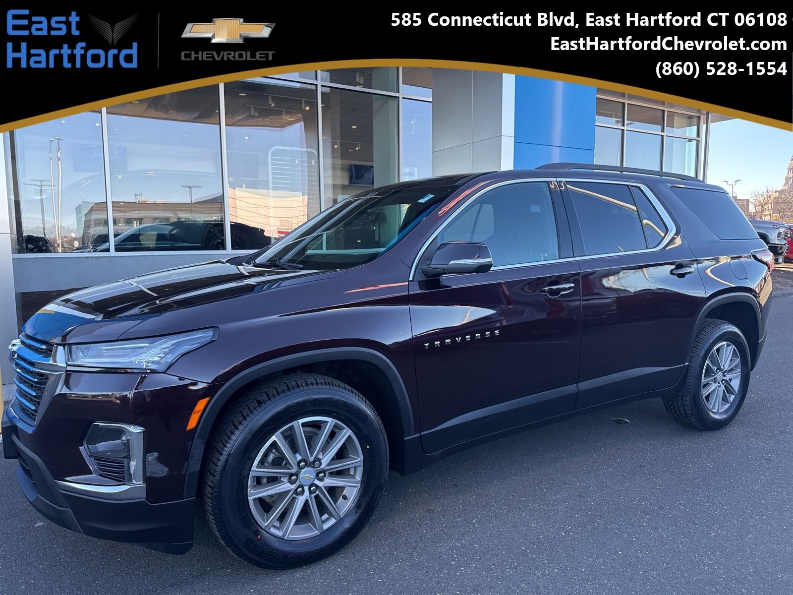 Used 2023 Chevrolet Traverse LT w/ Rear Camera Mirror Package image 1