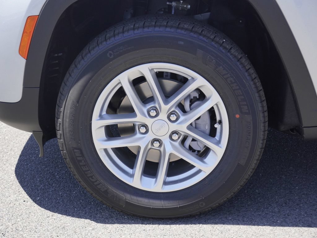 New 2026 Jeep Grand Cherokee Laredo RWD image 10