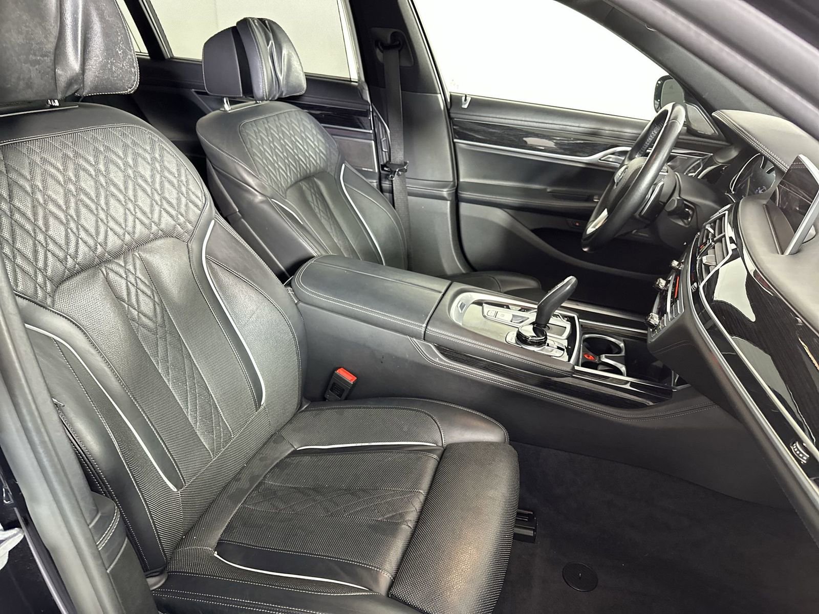 Used 2019 BMW 750i w/ Executive Package image 31