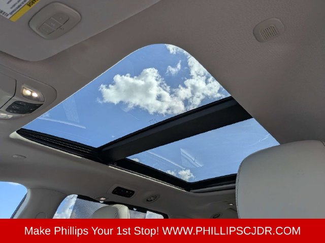 Certified 2019 Chrysler Pacifica Limited FWD image 19