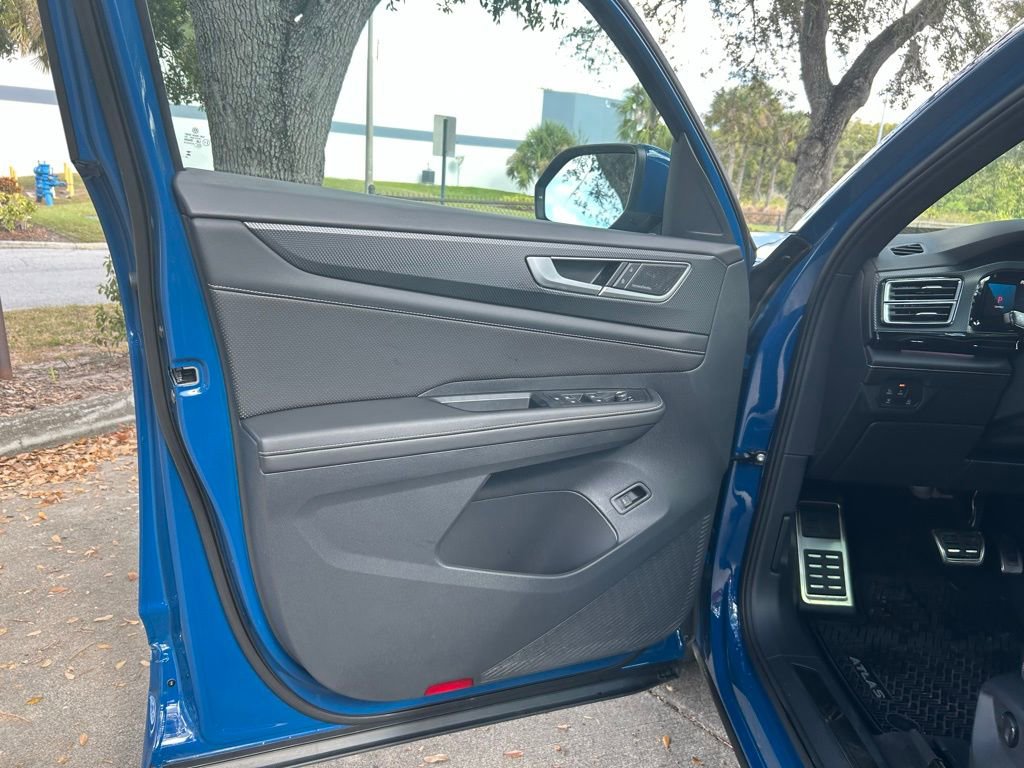 Used 2025 Volkswagen Atlas Cross Sport SEL Premium R-Line image 50