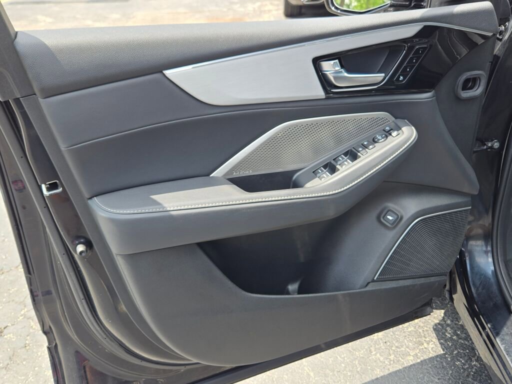 Used 2023 Acura MDX SH-AWD w/ Technology Package image 31