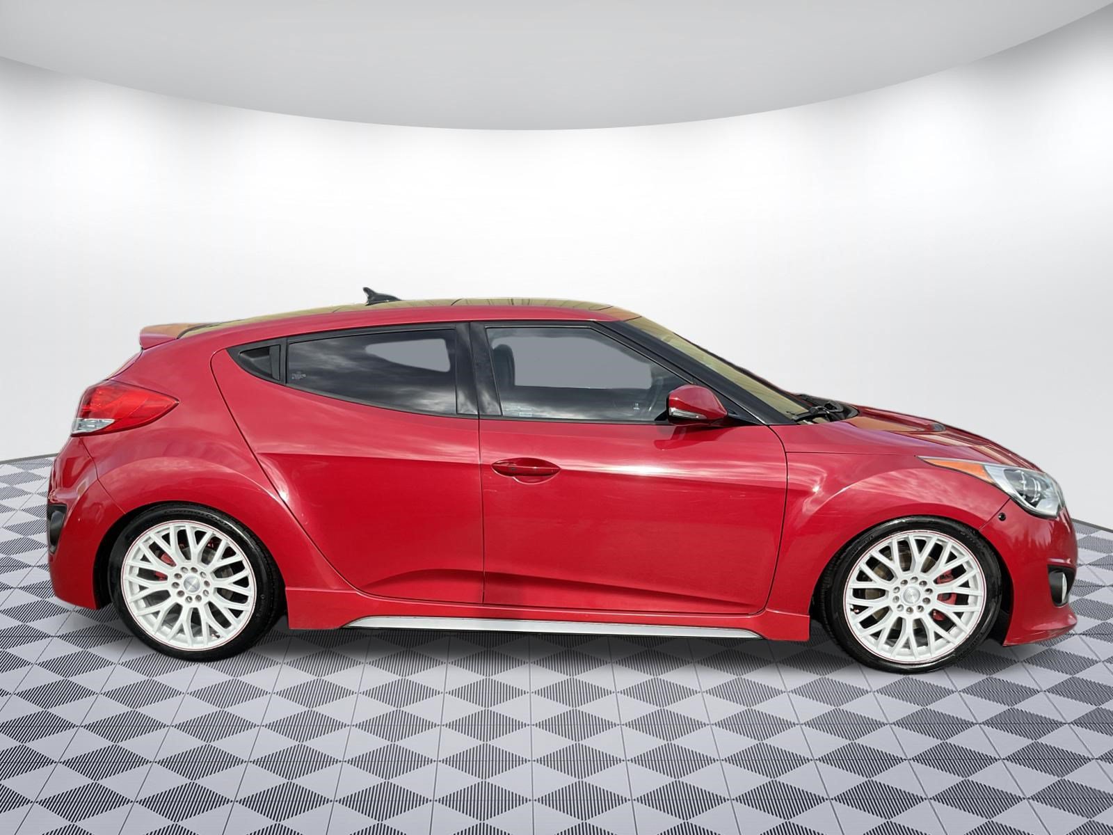 Used 2013 Hyundai Veloster Turbo w/ Ultimate Pkg FWD image 2