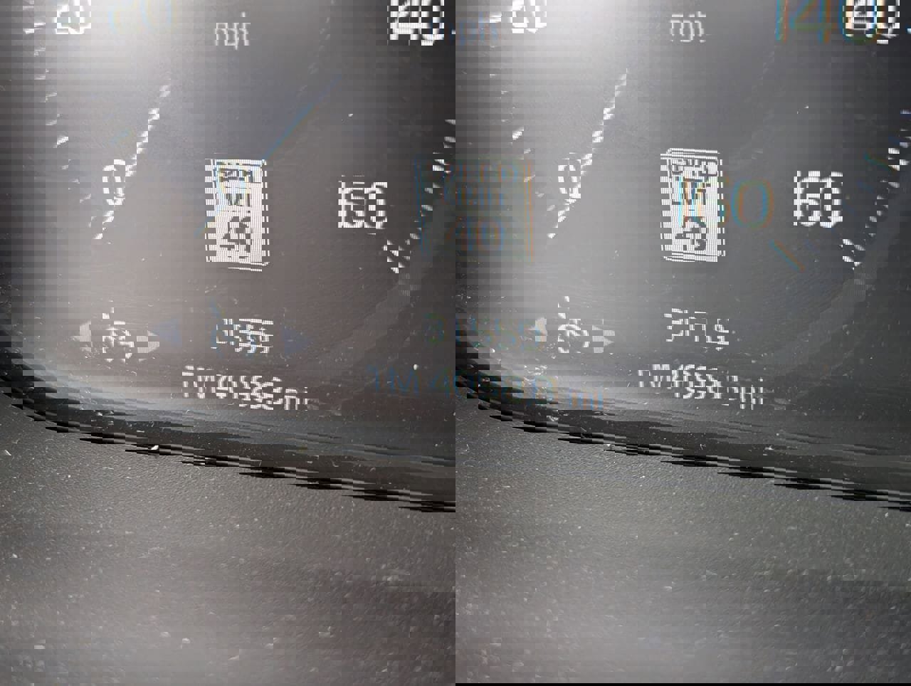 Used 2022 Volvo XC40 T4 Momentum image 13