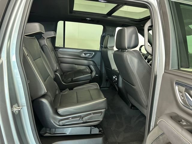 Used 2023 GMC Yukon XL SLT w/ SLT Premium Package image 27