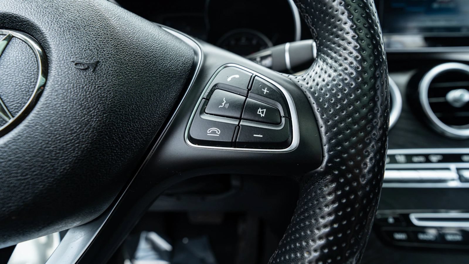 Used 2019 Mercedes-Benz GLC 300 4MATIC w/ Premium Package image 46