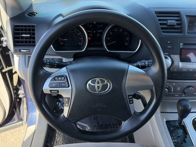 Used 2012 Toyota Highlander FWD w/ Tech Pkg image 25