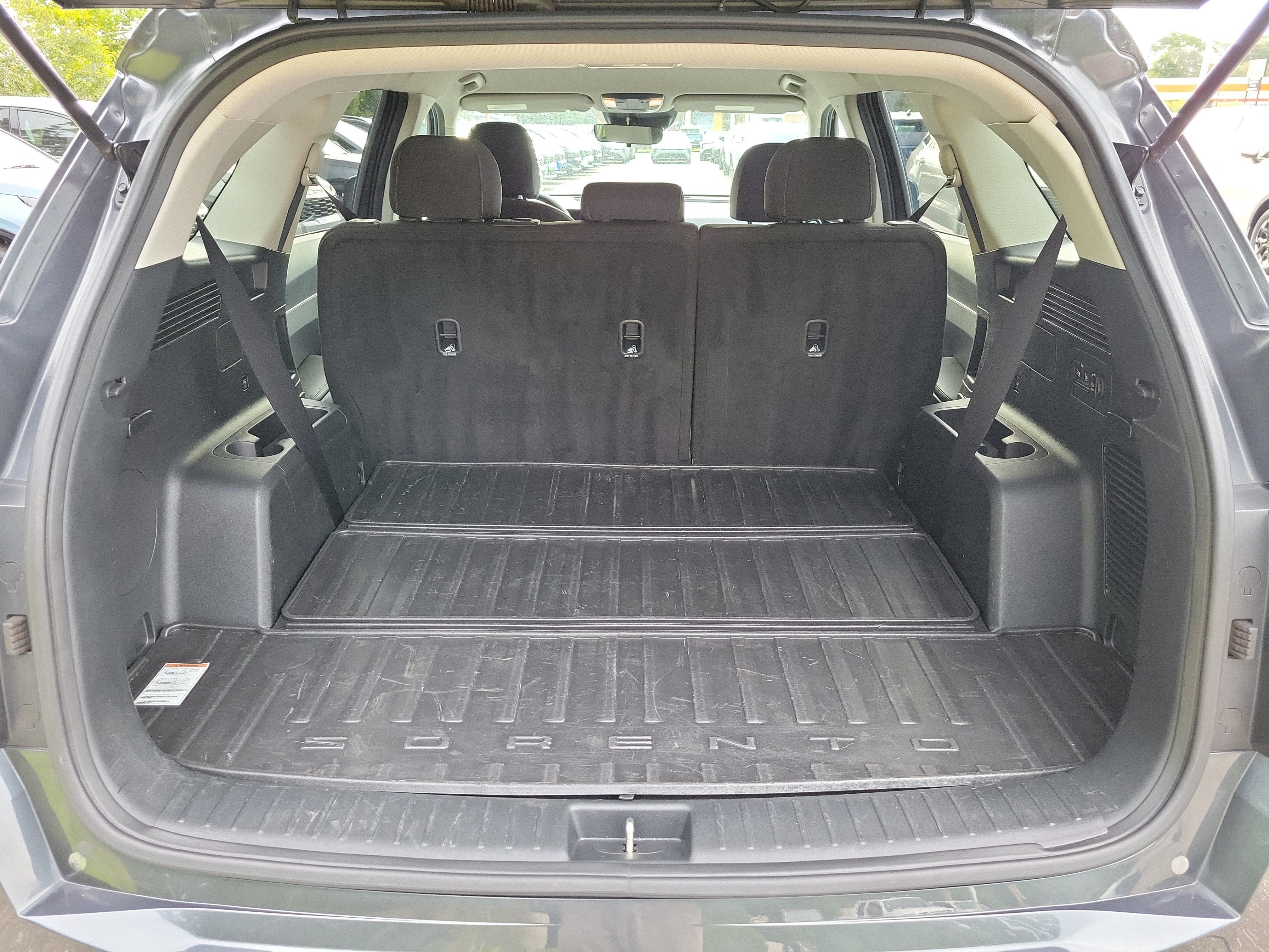 Certified 2024 Kia Sorento LX FWD image 14