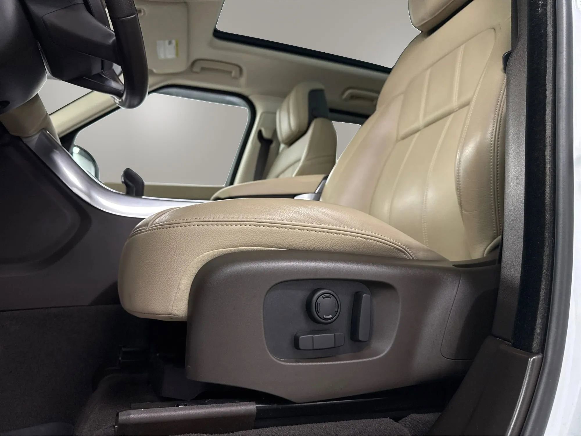 Used 2018 Land Rover Range Rover Sport SE image 20