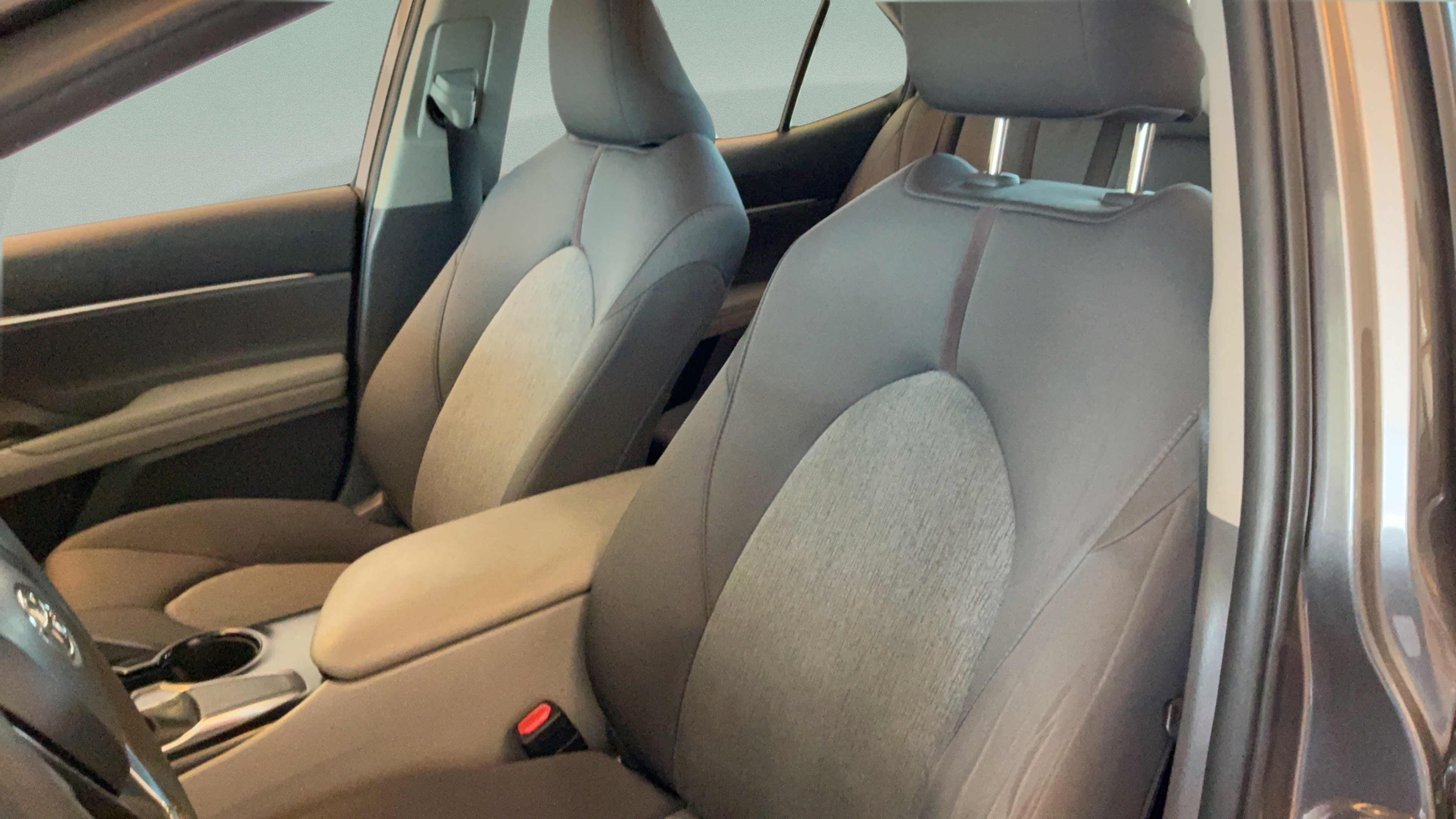Used 2019 Toyota Camry LE FWD image 25
