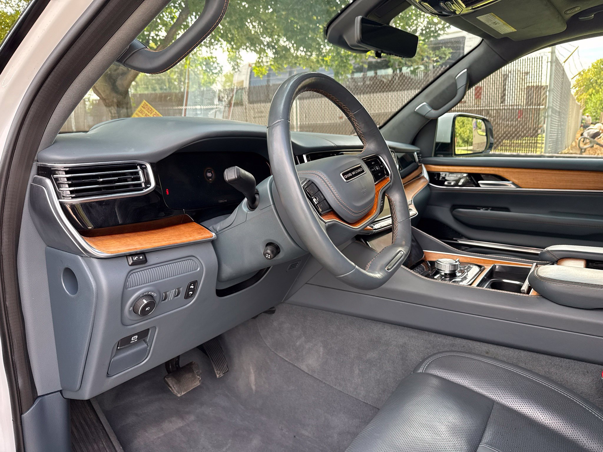 Used 2022 Jeep Grand Wagoneer Series II w/ Convenience Group III AWD/4WD image 11